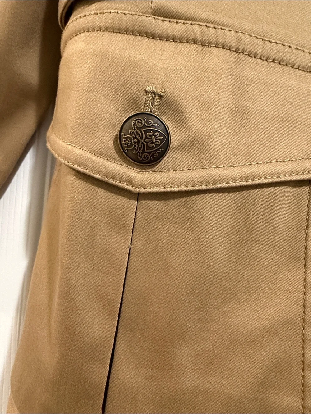 CASS Women's Tan Short Trench Coat with Button Front